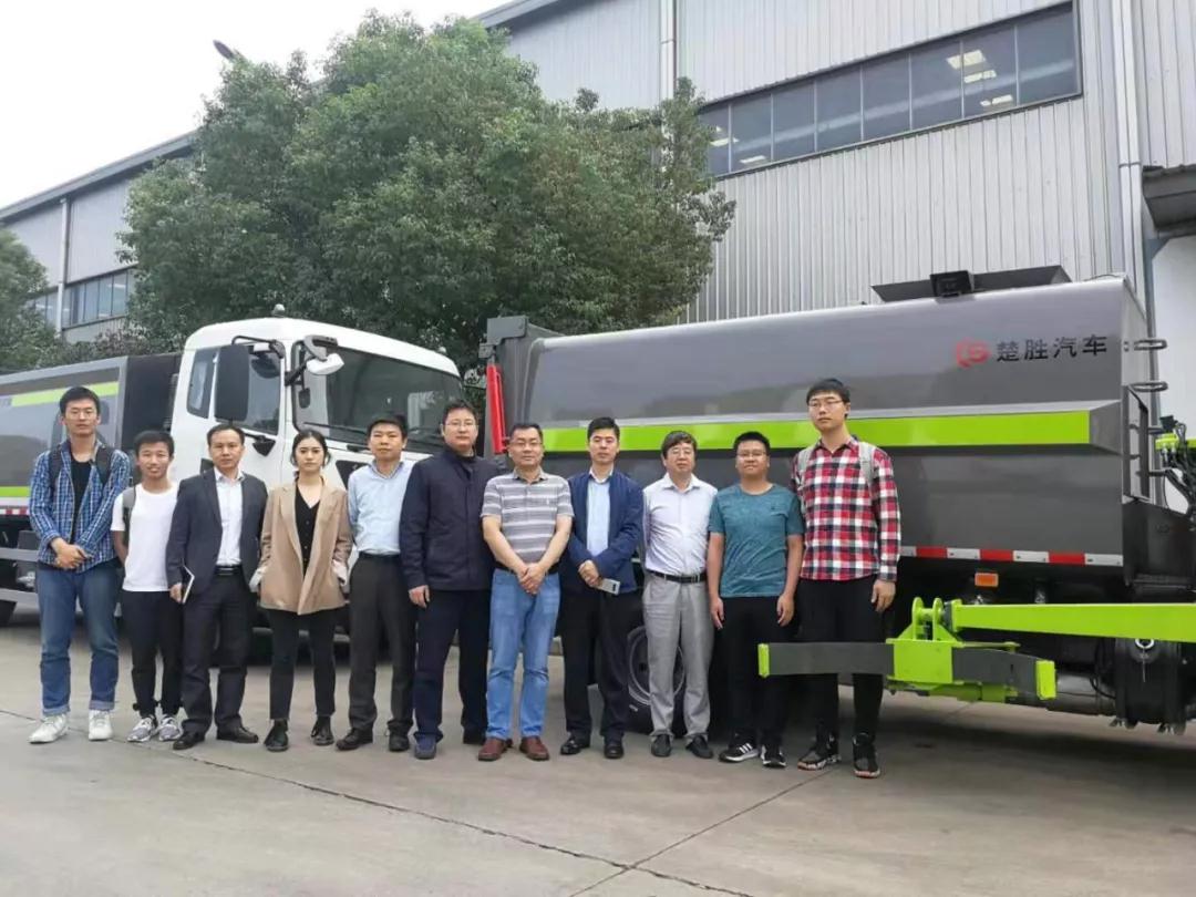 驚艷！“智能機(jī)械臂”自裝卸式垃圾車震撼問(wèn)世