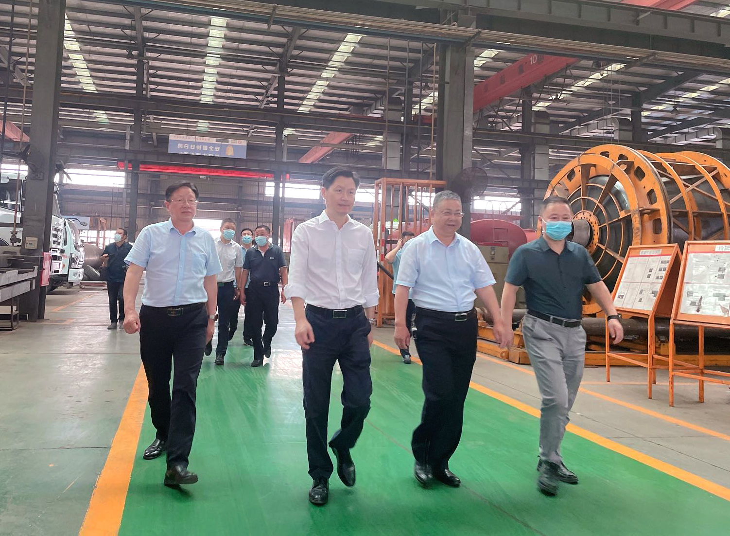 市委常委、常務(wù)副市長甘國棟一行蒞臨楚勝汽車集團調(diào)研